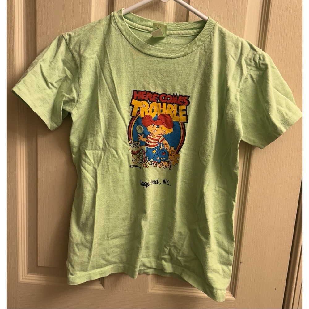 Vintage 1987 Single Stitch Here Comes Trouble Nags Head NC Kids Size Small Green